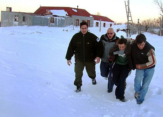 Fuerte temporal de nieve dejó a 600 personas aisladas en Chubut (foto 1)