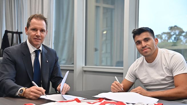 Marcos Huevo Acuña oficializó su vínculo con River.&nbsp;