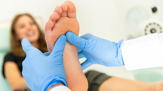 La podología es una rama de la medicina que estudia las enfermedades de los pies.