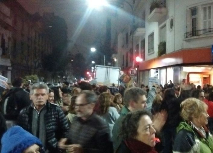 Los vecinos de Núñez protestaron en Cabildo y Crisólogo Larralde.