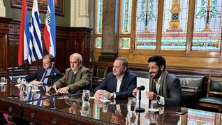Los candidatos del oficialismo le apuntan al Frente Amplio por sus diferencias en política económica.