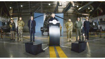 ámbito.com | Reforma. Mauricio Macri ayer anunció una reforma del Sistema de Defensa Nacional, en Campo de Mayo, donde estuvo acompañado por Oscar Aguad y los jefes del Estado Mayor Conjunto de las Fuerzas Armadas.