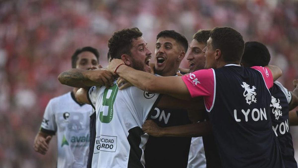 Reduced: tie between Independiente Rivadavia and Almirante Brown and Ferro triumph over San Martín de Tucumán