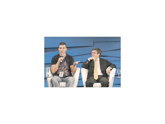 Julio Bocca, director del Ballet Nacional de Uruguay, y el presidente del BID, Luis Alberto Moreno, ayer en las primeras actividades tras la apertura de la asamblea.