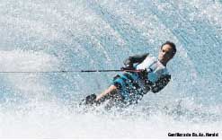 Julio se colgó dos bronces en slalom y figuras y junto con el de overall del miércoles completó un triplete en el esquí náutico.