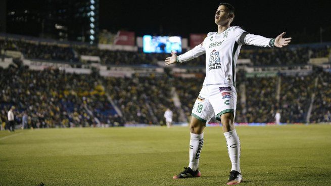 James Rodríguez fue, una vez más, figura de León en el empate conseguido ante el América en el Estadio Ciudad de los Deportes. El colombiano fue autor del gol del equipo esmeralda en el 1 a 1 final.