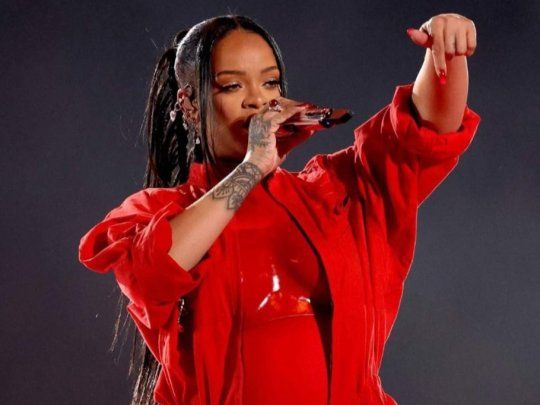 rihanna embarazo superbowl.jpg