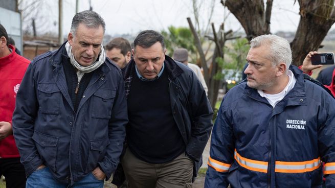 El presidente Yamandú Orsi recorrió Salto ante las consecuencias del fuerte temporal que azotó la zona el sábado.