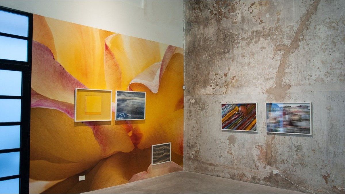 The photographic exhibition Dance a slow one with you by Constanza Oxenford arrives