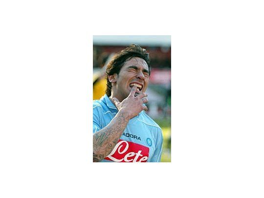 Ezequiel Lavezzi estará casi un mes alejado de los campos de juego.