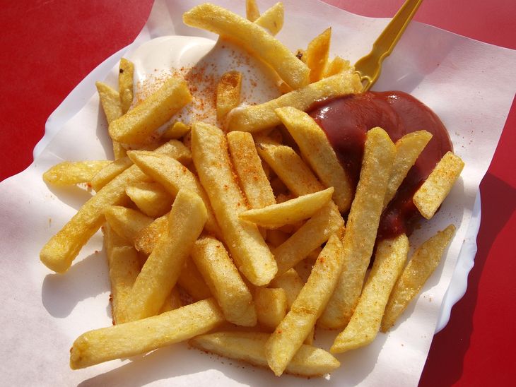 The sauce usually accompanies dishes such as French fries.