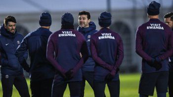 Presentación. Mauricio Pochettino tuvo su primer contacto con el plantel de PSG.