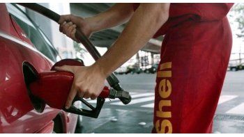 Estacioneros dicen que será inmediato el traslado a precios de la suba de naftas
