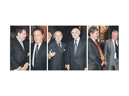 Ramón Puerta, Eduardo Duhalde, Carlos Menem y Fernando de la Rúa, y Julio César Aráoz y Teodoro Funes.
