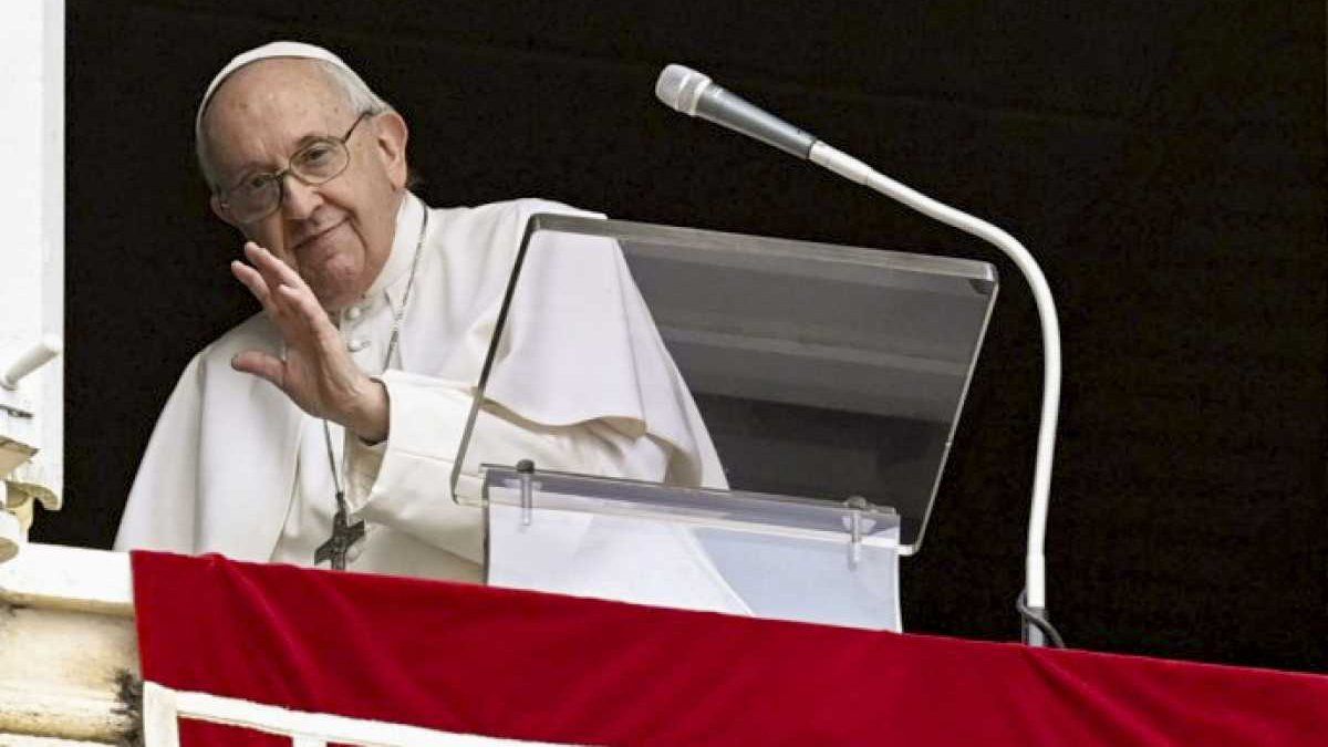 Pope Francis thanked with a tweet admitted to the hospital