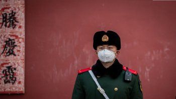 La polic&iacute;a china detuvo a tres activistas por publicar art&iacute;culos sobre el coronavirus.