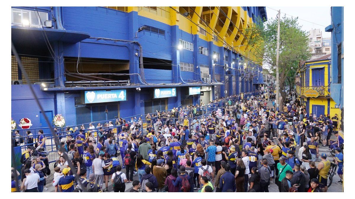 Miles de hinchas y equipos de Primera despidieron a Miguel Ángel Russo en la Bombonera