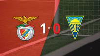 benfica aprovecho su localia y vencio a estoril