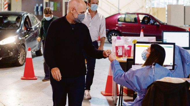 electoral. Horacio Rodríguez Larreta visitó ayer un vacunatorio porteño desde el cual se refirió a los resultados de las PASO que se celebraron el domingo.