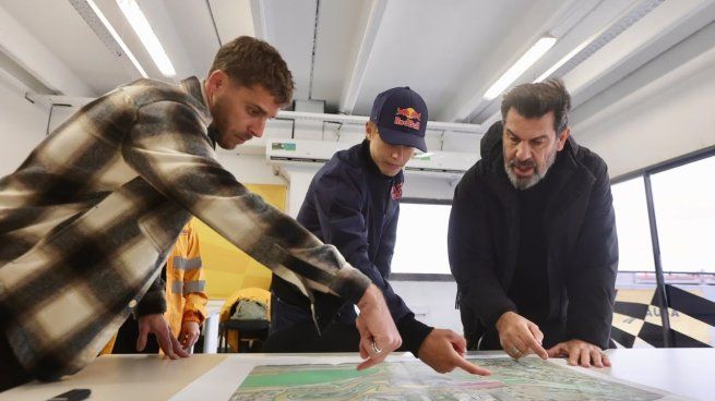 Perrone (centro), siguiendo de cerca las obras&nbsp;