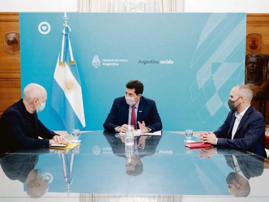 Coparticipación. Horacio R. Larreta, Eduardo Wado de Pedro y Martín Guzmán, ayer en el Salón de los Escudos de la Casa Rosada.
