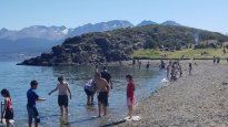 Ushuaia superó los 21 grados y se llenaron las playas.