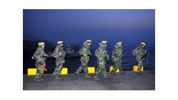Los responsables locales de la isla de Yeonpyeong anunciaron la mañana del lunes por altavoces la celebración de maniobras.