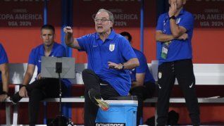 Bielsa mostró su enojo y disparó contra todos.