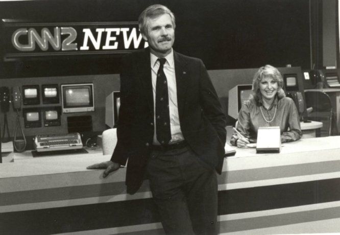 Nacido en Ohio, Turner construyó un imperio mediático que abarcaba la primera “superestación” de televisión por cable y canales populares de cine y dibujos animados. Nacido en Ohio, Turner construyó un imperio mediático que abarcaba la primera “superestación” de televisión por cable y canales populares de cine y dibujos animados. 