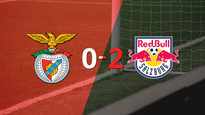 red bull salzburgo, de visitante, derroto 2-0 a benfica