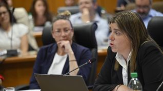 La ministra de Vivienda y Ordenamiento Territorial, Tamara Paseyro, presentó ante la Comisión de Hacienda y Presupuesto del Senado el Plan Quinquenal de Vivienda y Hábitat 2025–2029. La ministra de Vivienda y Ordenamiento Territorial, Tamara Paseyro, presentó ante la Comisión de Hacienda y Presupuesto del Senado el Plan Quinquenal de Vivienda y Hábitat 2025–2029.