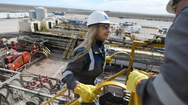 Karina Milei, durante la visita a YPF.