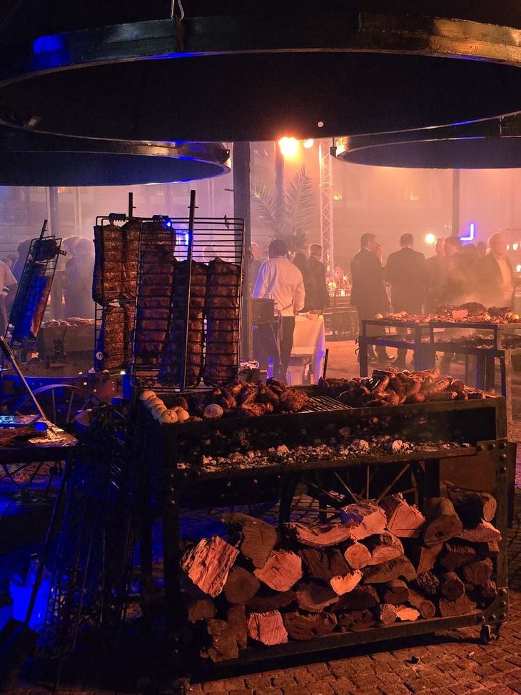 Los fuegos, protagonistas del encuentro de YPF.