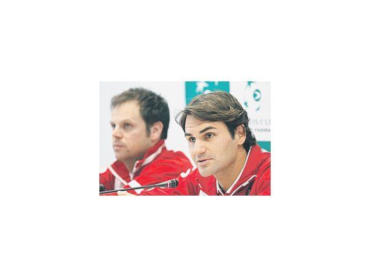 Federer, durante el sorteo del orden de la serie ante Estados Unidos, que le deparó enfrentarse con Isner en segundo turno.
