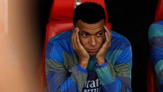 El número 10 del Real Madrid y Francia había pedido salir contra el Real Betis, luego de haber sentido una molestia que finalmente lo dejará fuera de las canchas por varios partidos. El número 10 del Real Madrid y Francia había pedido salir contra el Real Betis, luego de haber sentido una molestia que finalmente lo dejará fuera de las canchas por varios partidos.