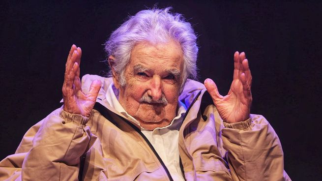 El expresidente José Mujica apareció por sorpresa en el acto de cierre del MPP.