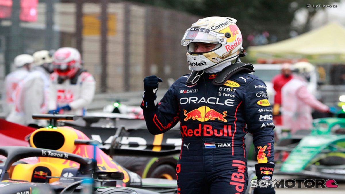 Verstappen logra la pole position y prepara el título en Japón