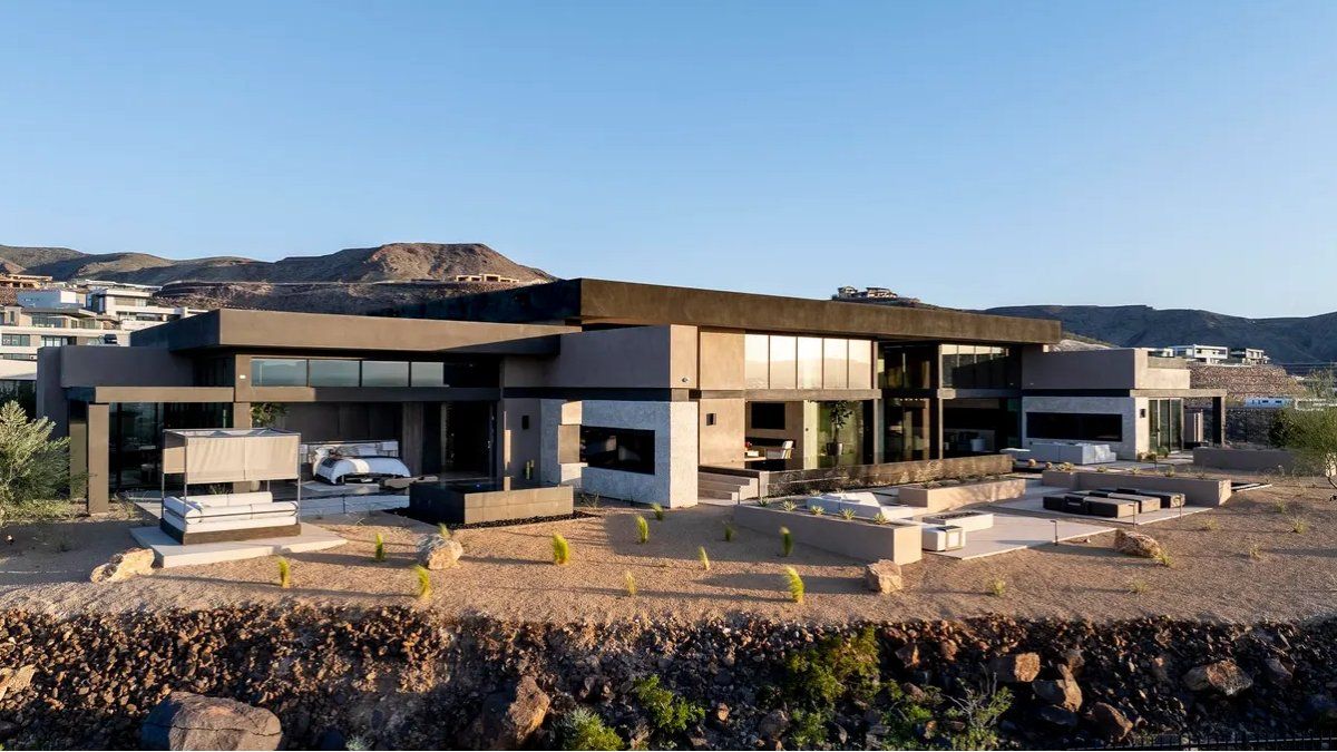Oscar De La Hoya puts his impressive mansion in Las Vegas on sale for  million