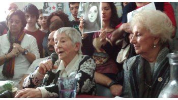 En la conferencia, también estuvo presente Ramiro, hermana del nieto recuperado: “Acá hay un familia que tiene 40 años de amor para darte, no vamos a poner condiciones, te estamos esperando.