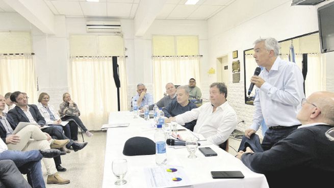 cumbre. El encuentro de Viedma fue comandado por Alberto Weretilneck, senador nacional y próximo gobernador de la provincia.