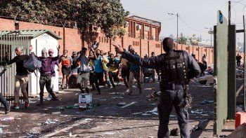 Sudáfrica lleva cinco días consecutivos de protestas por el encarcelamiento del expresidente Jacob Zuma.