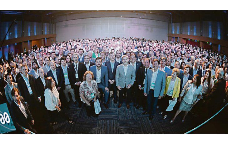 Austeridad. El cónclave reunió ayer, en CABA, a más de 800 intendentes de todo el país y de distintos signos políticos. “No hay que gastar más de lo que se tiene”, les advirtió Macri.