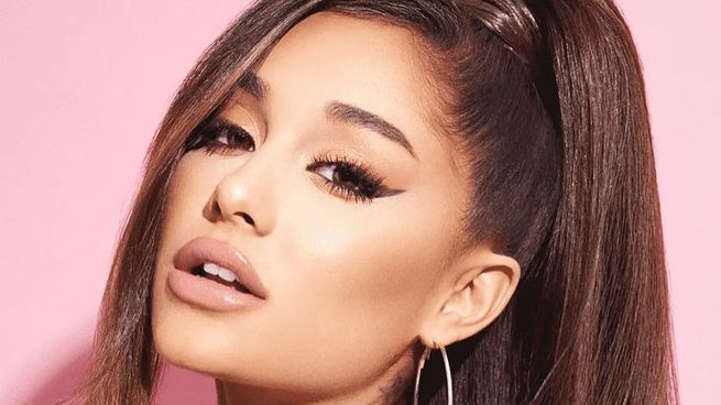 Las técnicas de aumento de labios se realizan rápidamente en el consultorio y son ambulatorias. Ariana Grande decidió ya no hacerlo más.