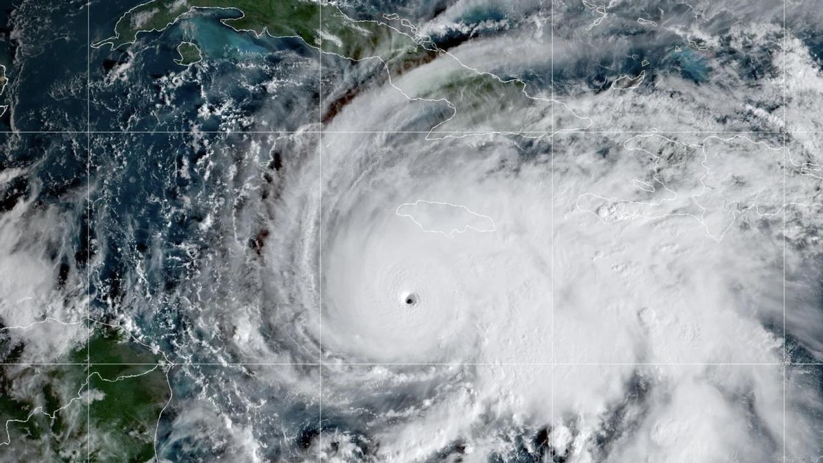 maximum alert in the Caribbean maximum alert in the Caribbean