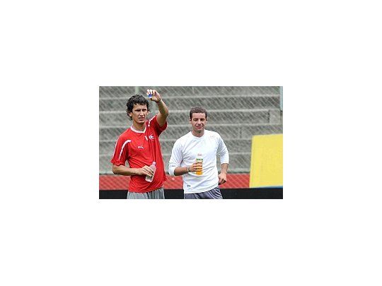 Hilario Navarro sufrió una luxación en su dedo anular derecho y será reemplazado por Adrián Gabbarini o Fabián Assmann.