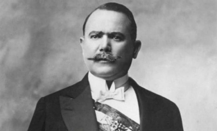Álvaro Obregón es nombrado en 1914, general en jefe del Ejército de Operaciones. Álvaro Obregón es nombrado en 1914, general en jefe del Ejército de Operaciones.