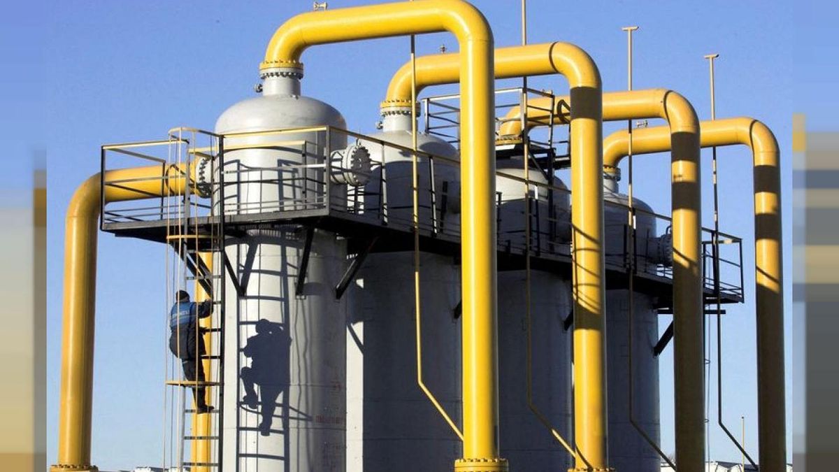 Russia cuts gas shipments through a key gas pipeline that connects with Poland and Germany