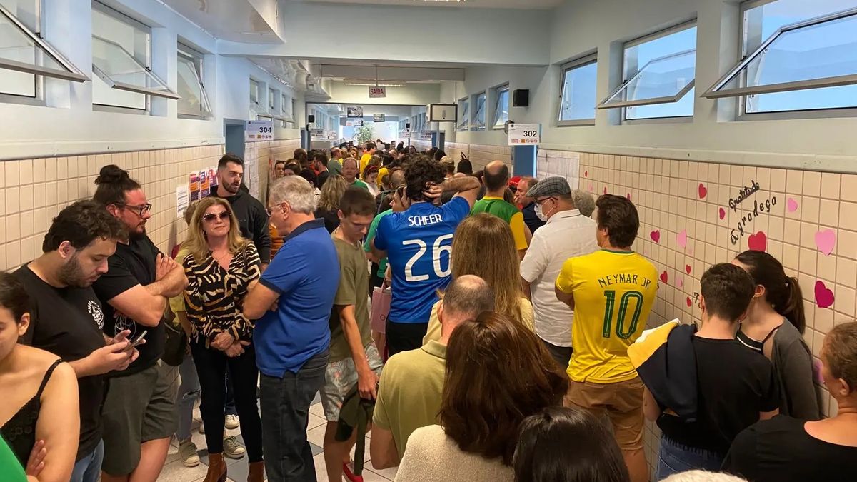 delays of up to three hours to vote