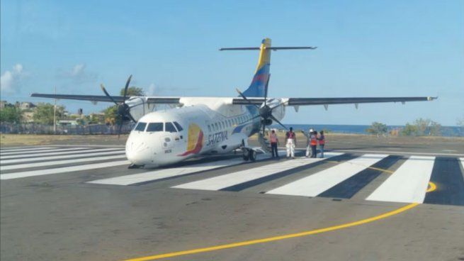Un avión perdió una de sus ruedas antes del despegue y provocó pánico en los pasajeros