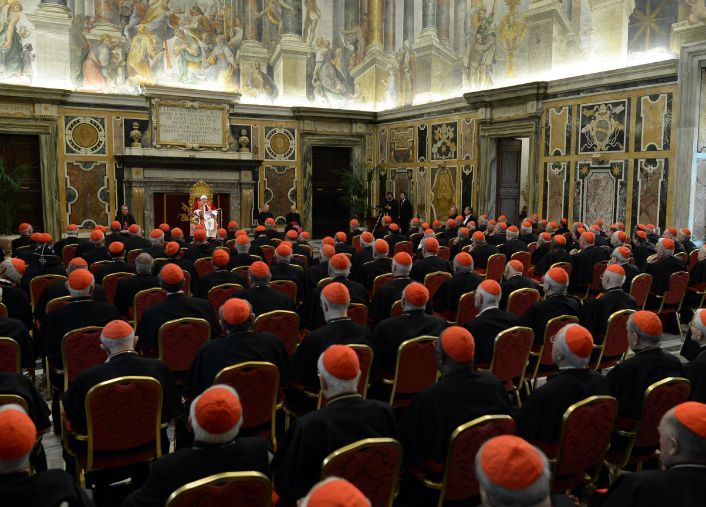 Terminó el papado de Benedicto XVI y comenzó sucesión (foto 1)